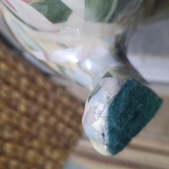 Vintage cottagecore handmade ceramic green and pink playful cat figurine - Picture 7 of 7